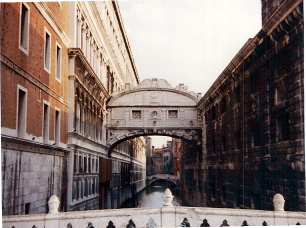 449px-Venezia_Ponte_dei_Sospiri