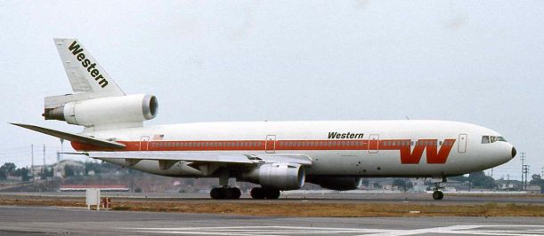 Western_Airlines_DC-10_1_Tilt_Corrected