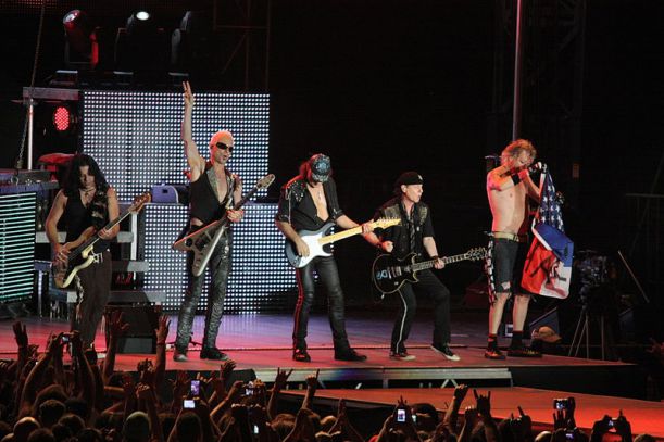 800px-Scorpions_live_2010