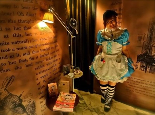 a98995_dinning_4-alice-in-wonderland
