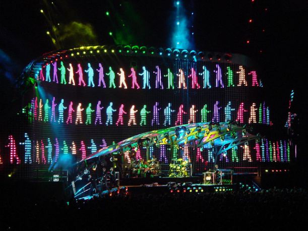 genesis_turn it on again tour 2007_ flickr.com