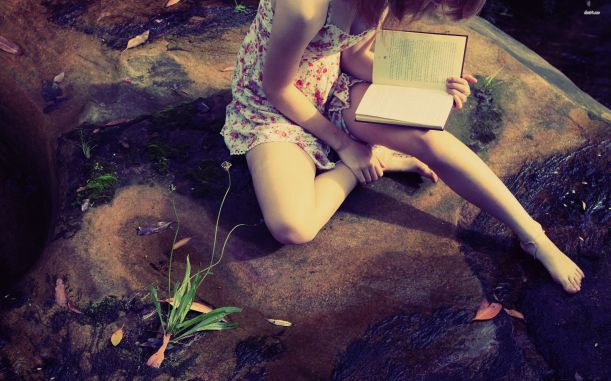 17453-girl-reading-a-book-2560x1600-photography-wallpaper