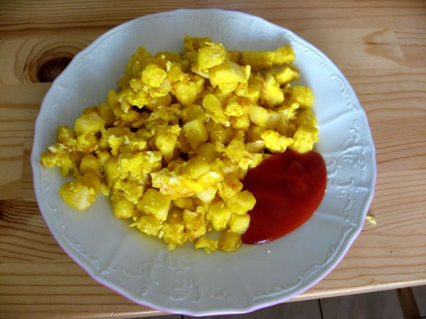 Knedlíky_s_vajíčkem,_kečup