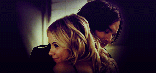 tyler-blackburn-ashley-benson-hugging-pretty-little-liars