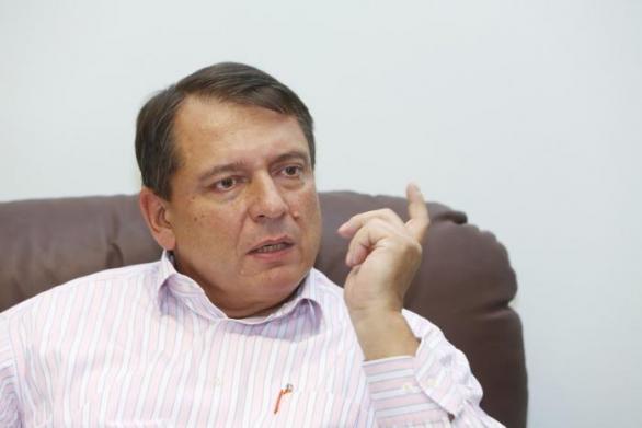 Expremiér Jiří Paroubek se pokouší o návrat do ČSSD. Vybral si k tomu pozoruhodnou stranickou buňku v Cerhenicích.