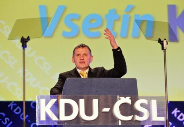 Vsetínský starosta Čunek má ve svém Zlínském kraji silnou podporu. Vystačí mu ke stranickému převratu?