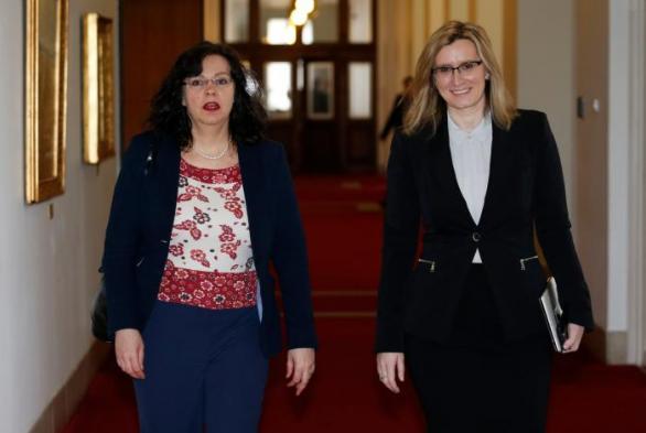 Díky burkinám začaly ministryně Marksová a Šlechtová dávat smysl. Všechna čest, to se ještě nikdy nikomu a ničemu nepovedlo.