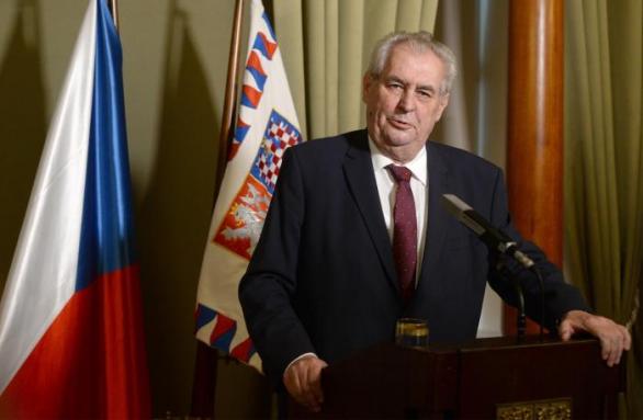 Po Sobotkově demisi nyní záleží na Miloši Zemanovi, jak se k ní jako prezident postaví. Možností má hned několik.