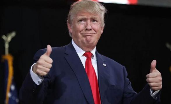 Trump je sice samolibý, ale na to udělovat sobě a své rodině prezidentské milosti není ani on dostatečně šílený.
