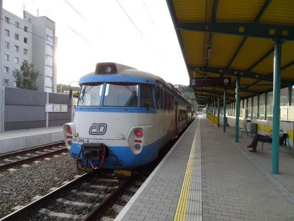 Praha Podbaba a žabotlam jedoucí do Roztok.
