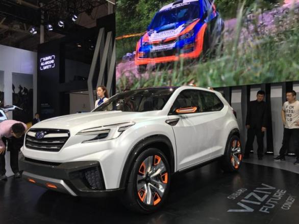 Subaru je Japonsko a Čína nemá ráda Japonsko. Na stánku Subaru to ale vypadalo zcela jinak. Číňané Subaru respektují.