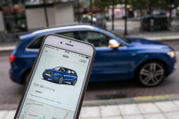 V aplikaci si vyberete a zarezervujete auto a pak už vám nic nebrání se s ním projet. Vyúčtování vám po konci jízdy přijde na mail a plaba se vám odečte z karty.