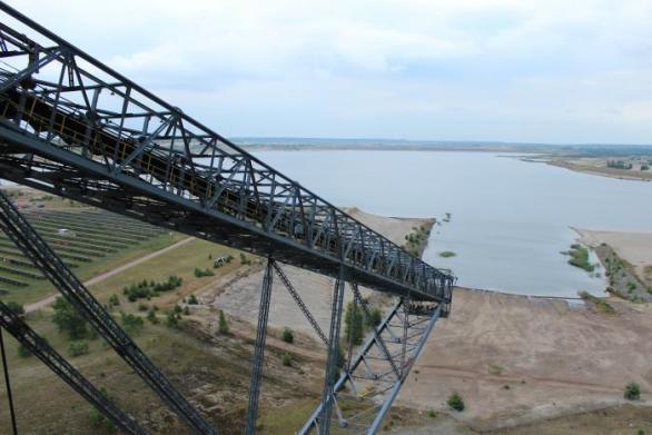 V nejvyšším bodě se tu návštěvník dostane až do 74 metrů.