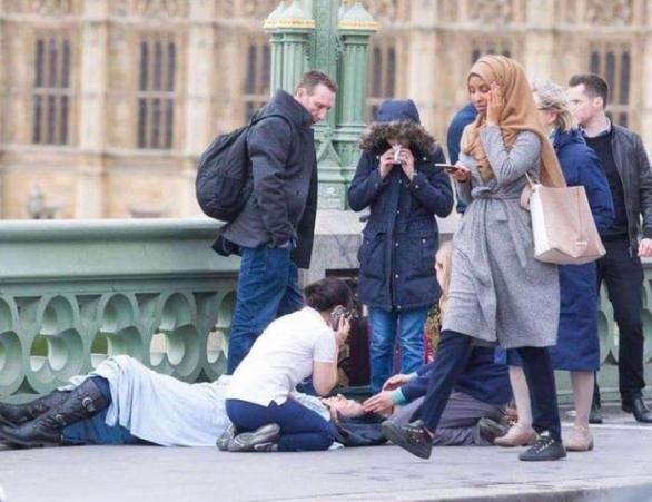 Když vám u nohou umírá člověk a jste muslimka, můžete klidně jít dál a hledět si svého, neboť díky politické korektnosti vás nelze kritizovat.
