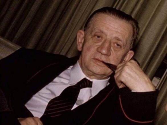 Ferdinand Peroutka patřil k nejvýznamějším novinářům 20. století. Pronásledovali ho nacisté i komunisté a nyní ho po smrti znužívají současní politici.