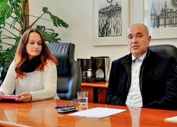 Je Alena Ženíšková Vařekovi jen místostarostkou? Podle její pornodcery ani omylem.