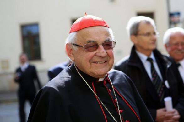 Kardinál Vlk prožil dlouhý a pestrý život. Když vyrůstal jako malý chlapec na jihočeském venkově, nemohl ještě tušit, jakou kariéru pro něj bůh přichystal.
