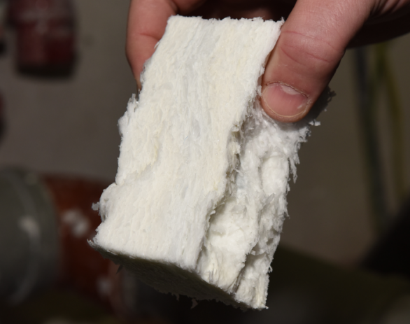 Vypadá to jako pepo, ale je to směs plastů, využitelná např. k výrobě zatravňovacích dlaždic.