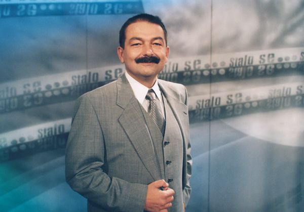 Nakonec mi paměť začla sloužit. Fešák ze &quot;Stalo se&quot; se jmenoval Jiří Podlipný a dnes by mu asi z přípravy pořadu vypelichal pěstěný knír.