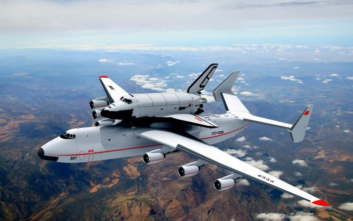 Buran OK 1K1 na hřbetě Antonova
