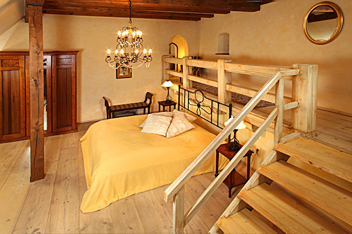 Stylové interiéry středověkého hradu v sobě snoubí tradici i moderní design.