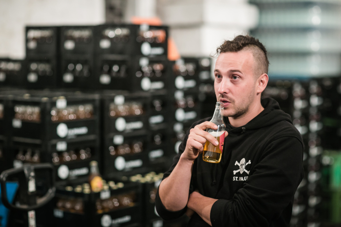 Ondra cumlající hotový jablečný cider