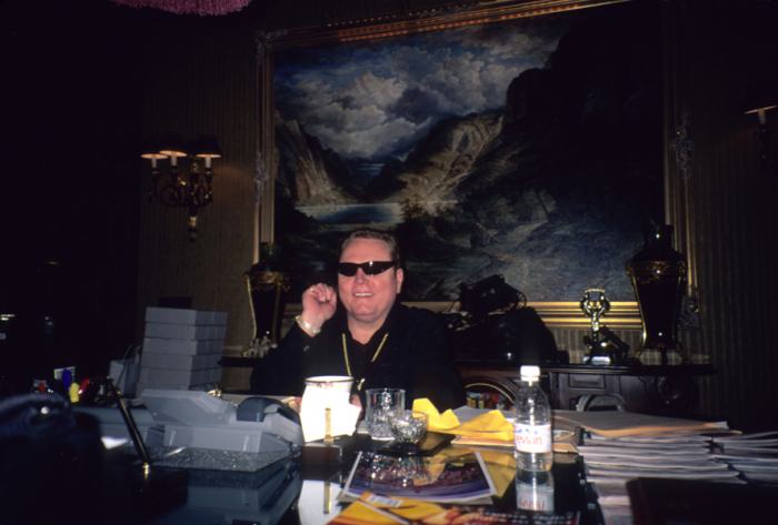 Larry Flynt si umí věci pořešit