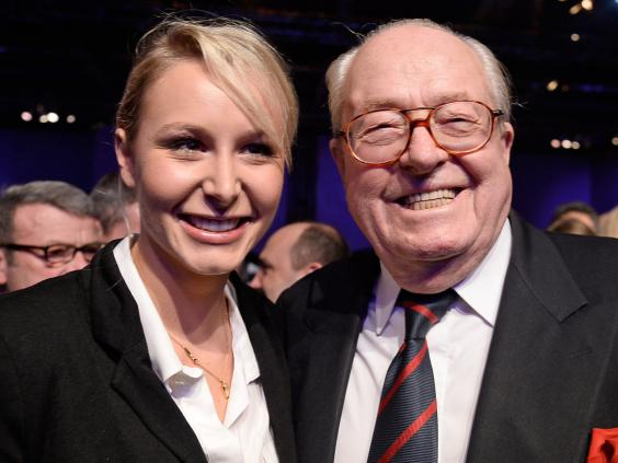 Marion se svým dědou Jean Marie Le Penem. S jejím odchodem z politiky končí nejsilnější nacionalistická dynastie.