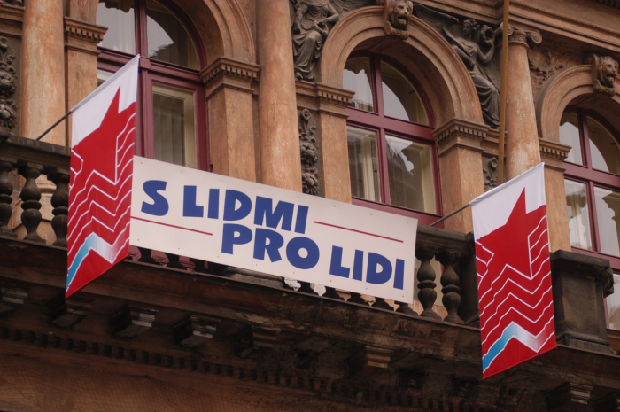 Okradli lidi. Všechny.