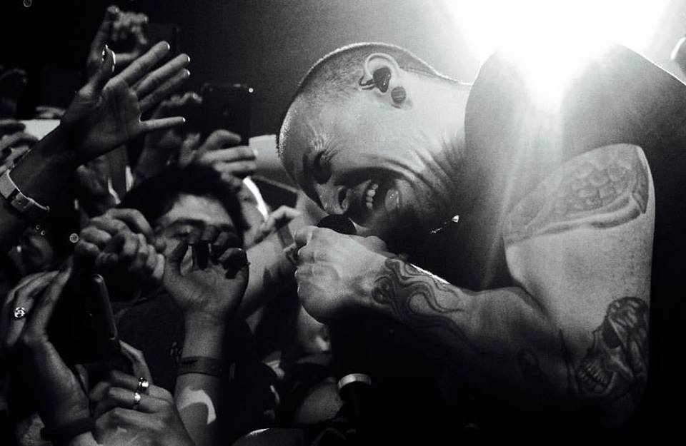Frontman „linkinů“ Chester Bennington se svými fanoušky