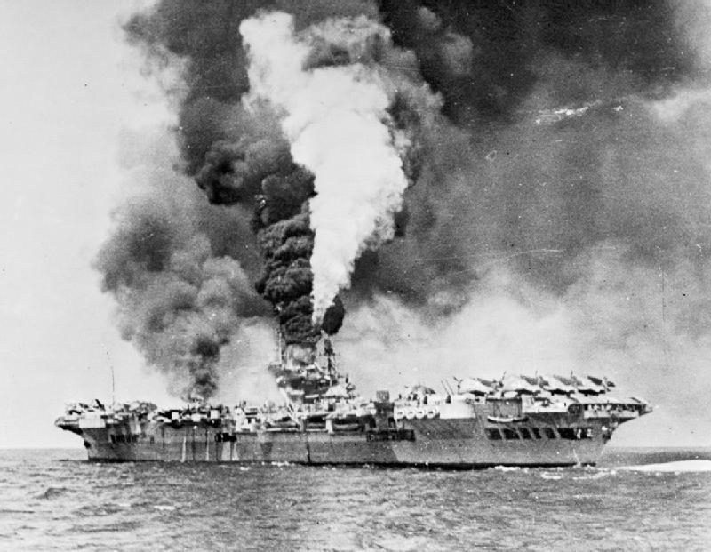 Britská bitevní loď HMS Formidable byla po zásahu kamikadze téměř hodinu vyřazena z boje.