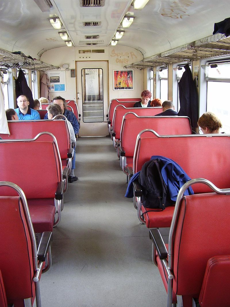 Interiér příměstského vlaku
