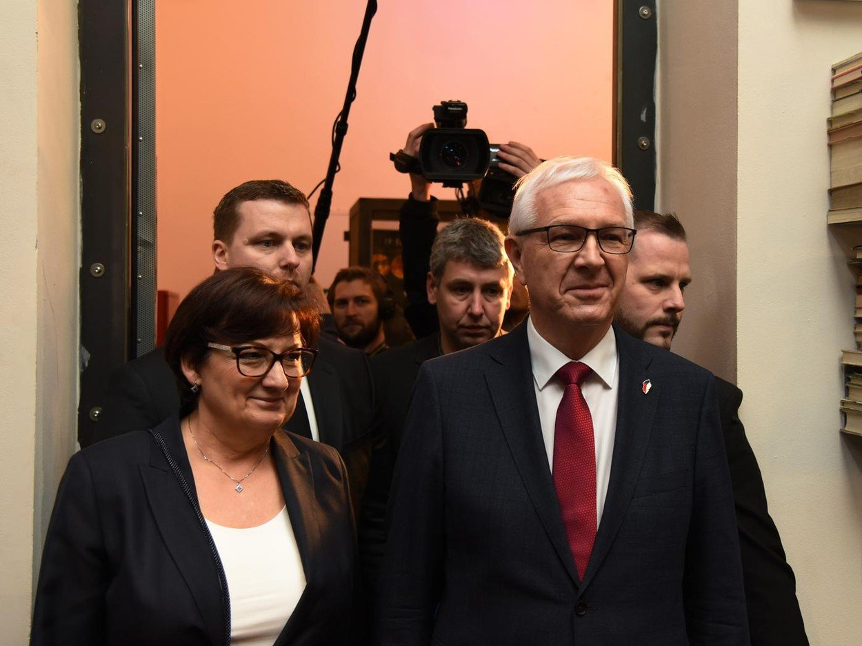 Eva Drahošová je vystudovanou knihovnicí a za manžela je vdaná už čtyřiačtyřicet let.