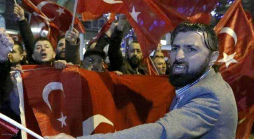 Situace v Turecku je vyostřená. Země se pod Erdoğanovým vedením čím dál více vzdaluje ideálům západní demokracie.