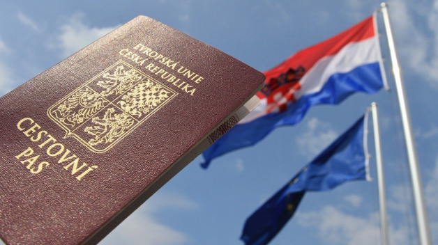 Českému pasu se oproti loňskému roku rozšířil bezvízový styk o dvě země (Katar a Kazachstán) a posunul se v žebříčku o jedno místo nahoru.