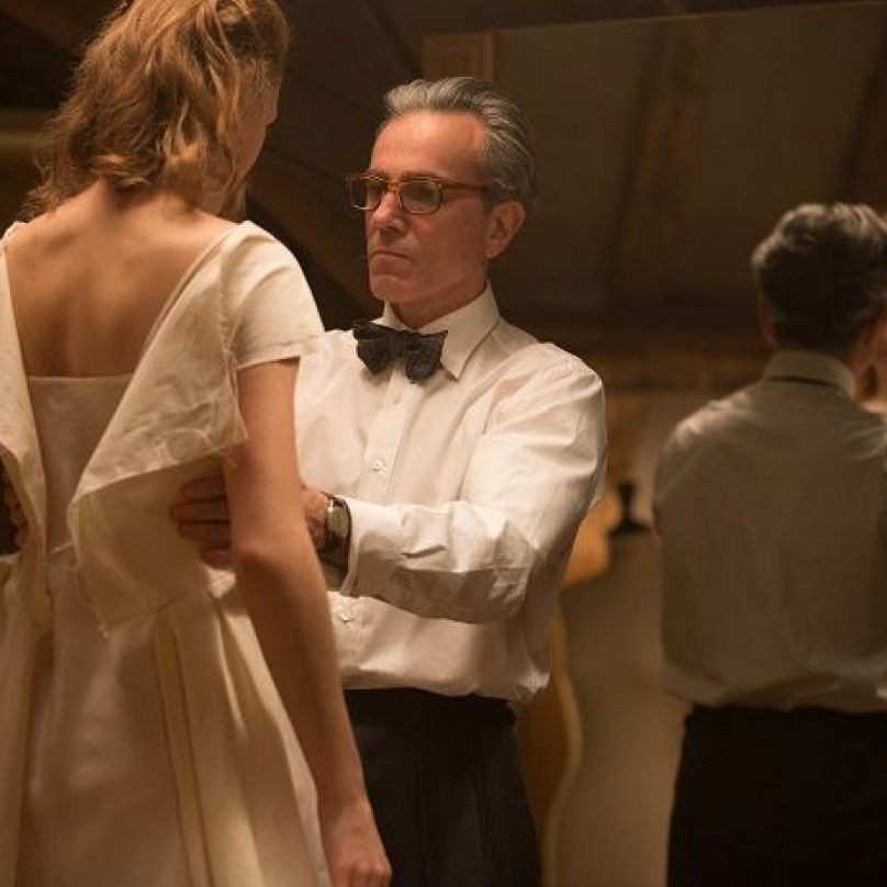 Daniel Day-Lewis má už tři Oscary a rolí stárnoucího návrháře se loučí se světem stříbrného plátna.
