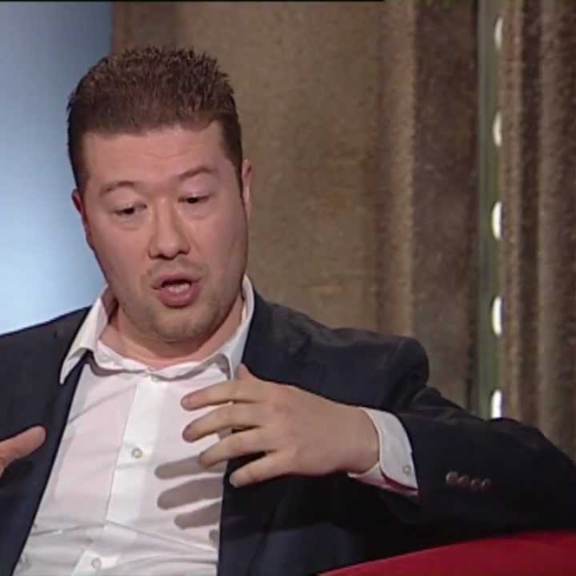Generál Okamura ukazuje, jak velký problém je černá holčička v reklamě