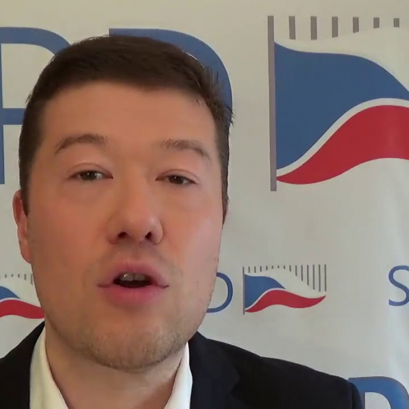Tomio miluje imigranty