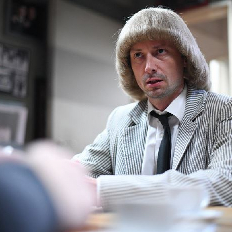 Jaroslav Plesl ve Zkáze Dejvického divadla.