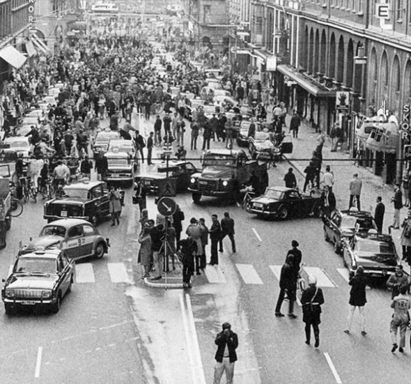 5. První ráno poté, co se ve Švédsku změnila jízda v levém pruhu na pravý (1967)