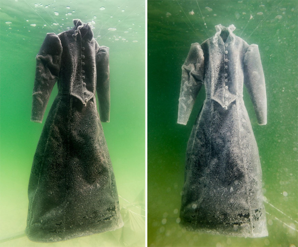 2. Umělkyně se rozhodla, že ponoří šaty do Mrtvého moře...