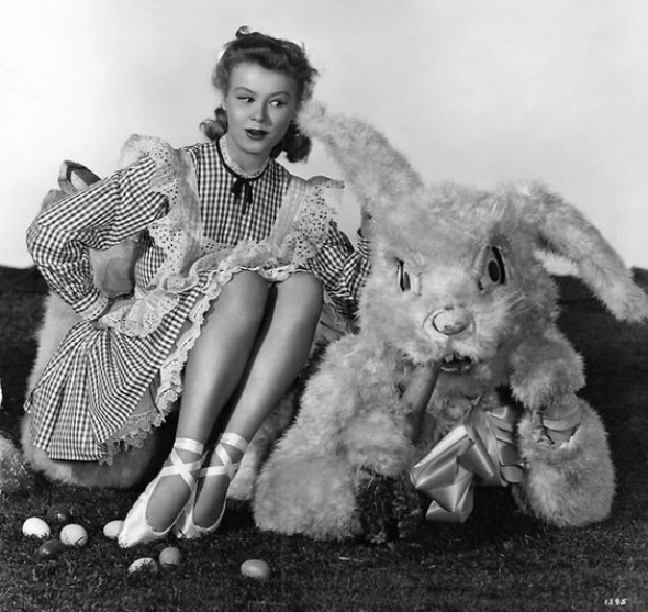 10# A na závěr Vera Ellen s velikonočním zajíčkem v Hollywoodu!